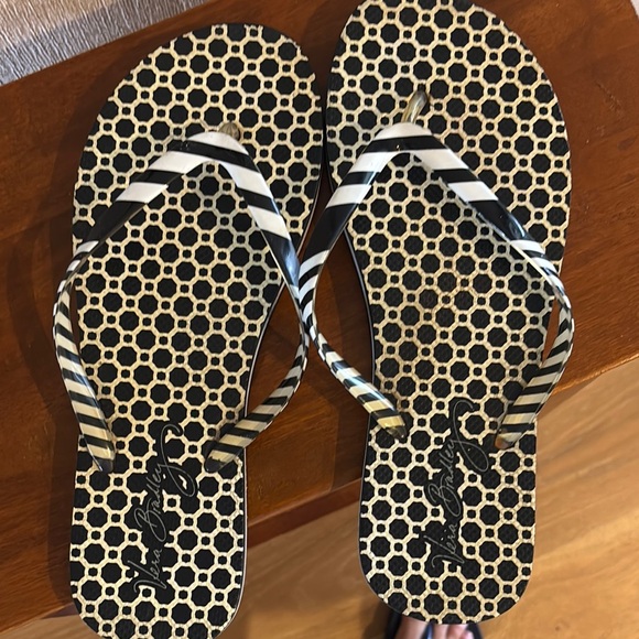 VERA BRADLEY Black and Tan Flip Flops - Picture 1 of 5